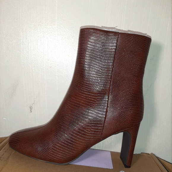 Journee Collection Womens Sarla Ankle Boots Booties Brown Leather Zip Size 8 new - Picture 2 of 3